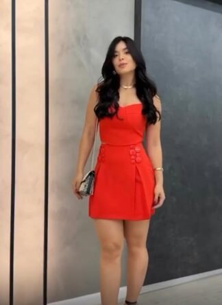 Conjunto Saia e Cropped com Detalhes de Botões